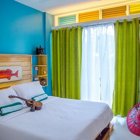 Flotsam And Jetsam Artist Beach Hostel San Juan  Extérieur photo