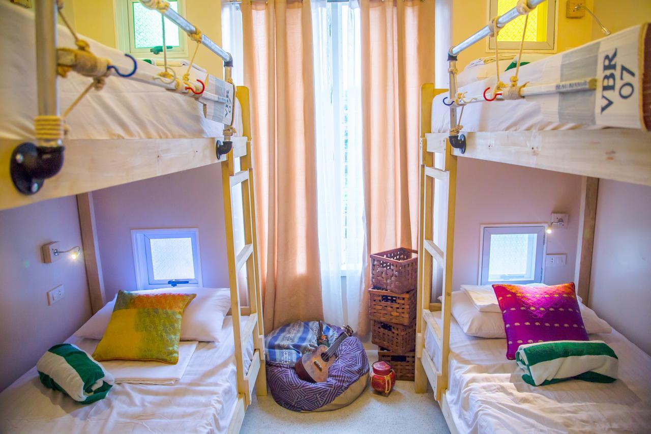 Flotsam And Jetsam Artist Beach Hostel San Juan  Extérieur photo