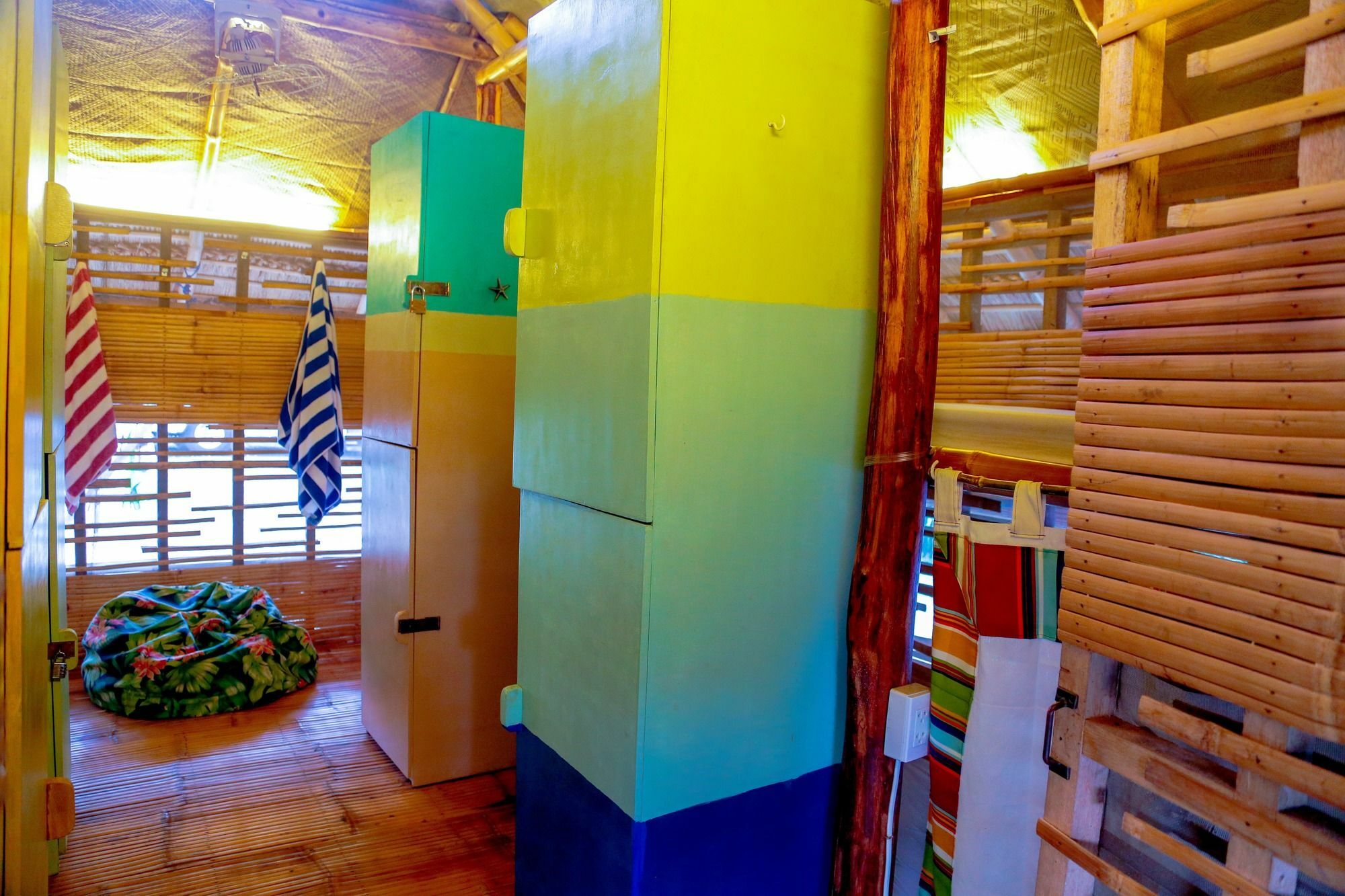Flotsam And Jetsam Artist Beach Hostel San Juan  Extérieur photo